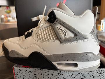 Jordan 4 Retro White Cement (2025) numero 39