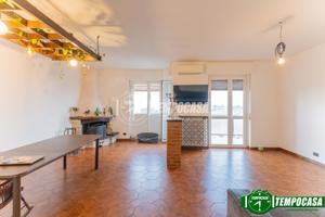 AMPIO QUADRILOCALE SU DUE LIVELLI CON BOX E DUE