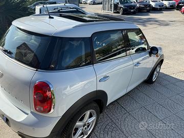 Mini Cooper D Countryman tetto apribile distribuzi
