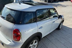Mini Cooper D Countryman tetto apribile distribuzi