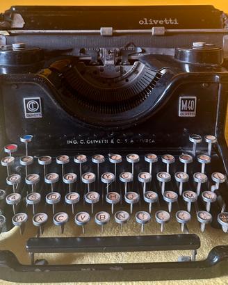 Macchina da scrivere Olivetti M40