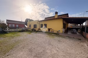 CASA INDIPENDENTE A LARIANO