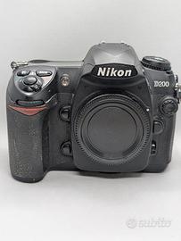 Fotocamera Reflex Nikon D200 scatti 10.000
