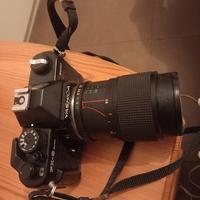 macchina fotografica yashica con rullino