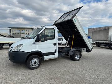 IVECO 35C10 con cassone ribaltabile trilaterale