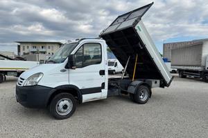 IVECO 35C10 con cassone ribaltabile trilaterale