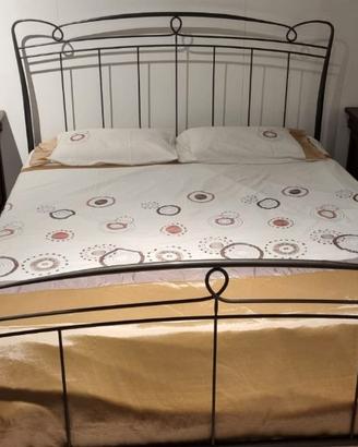 LETTO E COMODINI 
