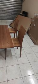 tavolo in legno allungabile con 4 sedie in legno