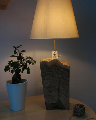Lampada in legno di ulivo 