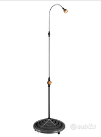 Doccia solare compresa di rubinetto miscelatore