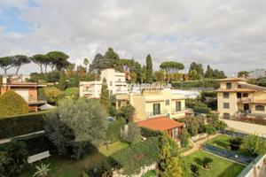 Quadrilocale ristrutturato con box auto, Via Pietr