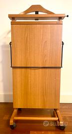 Servomuto, portabiti con metti innoiega pantaloni