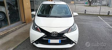 TOYOTA Aygo 1.0 VVT-i 69 CV 5 porte x-play - 2016