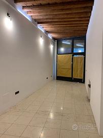 Negozio noale centro