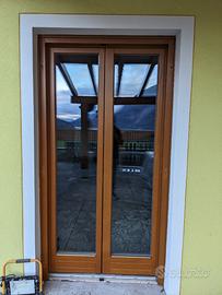 porta finestra triplo vetro con scuri e telaio