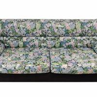 Divano a 3 posti e letto matrimoniale.