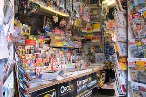 20 M AziendaSi edicola con struttura - no bar