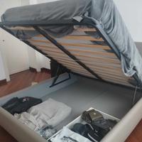 Letto matrimoniale contenitore grigio in ecopelle