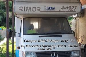 Camper con scooter