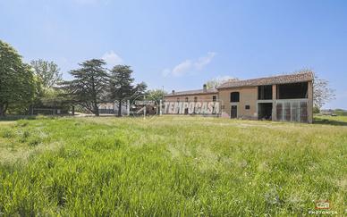 AMPIO RUDERE A MORDANO CON TERRENO ANNESSO