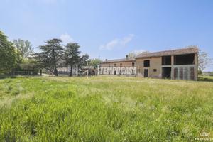AMPIO RUDERE A MORDANO CON TERRENO ANNESSO