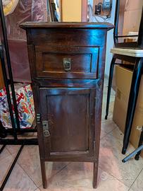 Comodino di antiquariato (1800)