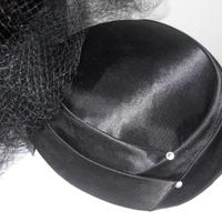 Cappello in raso nero