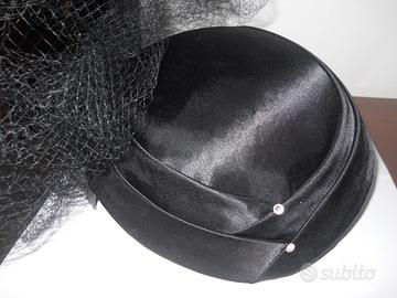 Cappello in raso nero