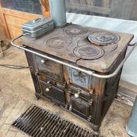 STUFA IN GHISA EPOCA PRIMI 900