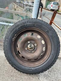 Pneumatici invernali cerchi ferro R14 Ford Fiesta
