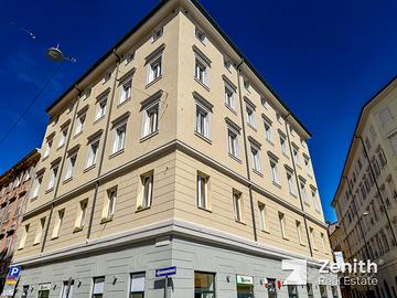 Centro Trieste, luminoso trilocale ristrutturato