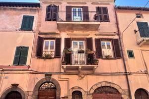 4 LOCALI A VALENTANO