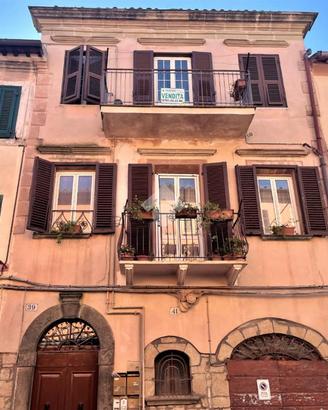 4 LOCALI A VALENTANO