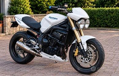 TRIUMPH STREET TRIPLE 675 DEPO A2  (Solo Libretto)