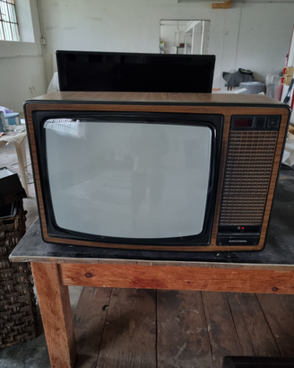 Televisione vintage grunding supercolor 6642