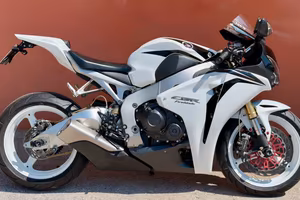 Honda CBR 1000 RR 2011 solo 4474 km