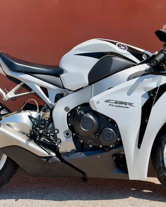 Honda CBR 1000 RR 2011 solo 4474 km