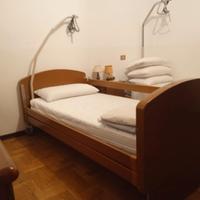 letto motorizzato con sponde e materasso 