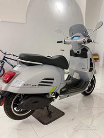 Vespa gts 300 super tech km2900
