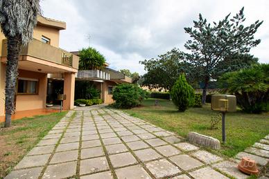 Villa in citta' san simplicio