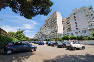 4 LOCALI A NAPOLI