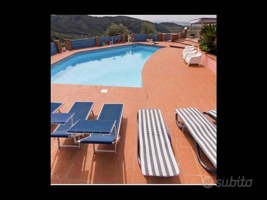 Rustico / Casale di 250 m² con più di 5 locali a M - Vista 3
