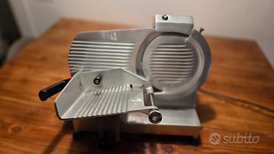 Affettatrice professionale OMEGA lama da 22cm