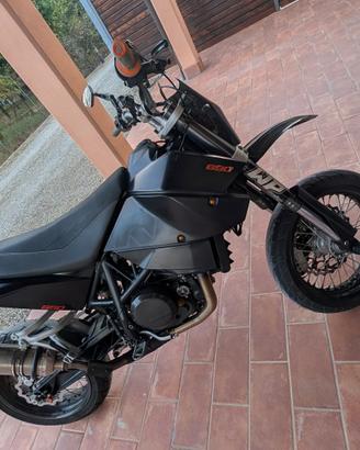 KTM 690 Supermoto 2008  29.000 km  