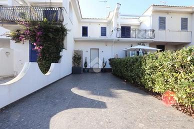 VILLA A SCHIERA A MARTINSICURO
