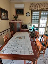 Tavolo in legno mattonellato