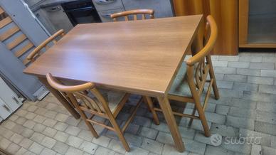 Tavolo in legno 140x80cm con 4 sedie impagliate