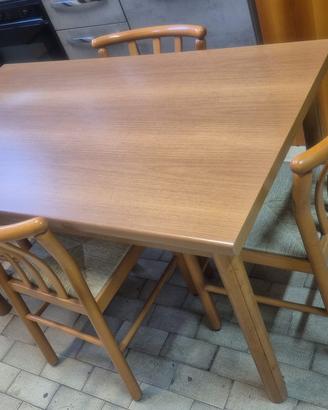 Tavolo in legno 140x80cm con 4 sedie impagliate