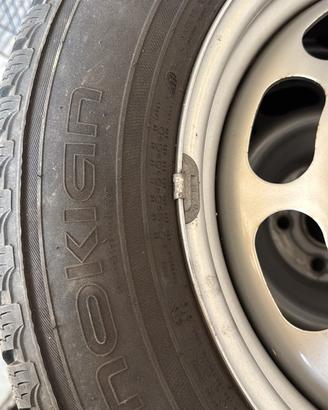 4 ruote complete Nokian225/65 R17- cerchi in accia