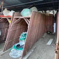 Ponteggio e vario materiale edile